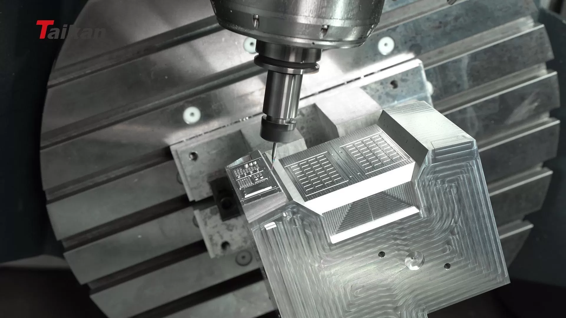 V-650U 5-Axis Machining Center: Precision, Versatility, and Performance - 翻译中...