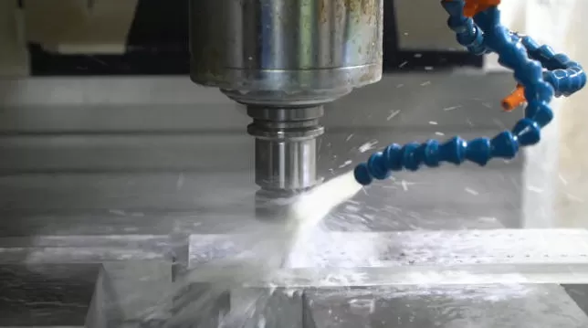 Awaria układu chłodzenia obrabiarki CNC i rozwiązanie Awaria układu chłodzenia obrabiarki CNC i rozwiązanie