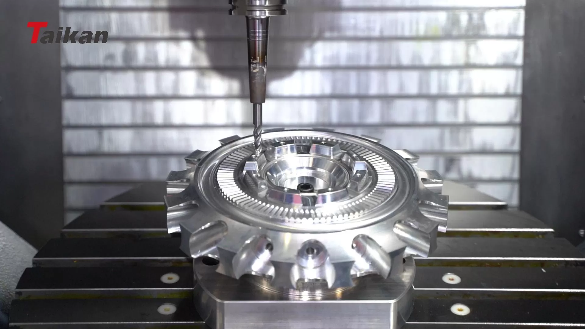 5-osiowa obrabiarka CNC – poradnik zakupu: jak wybrać odpowiednie rozwiązanie do precyzyjnej produkcji